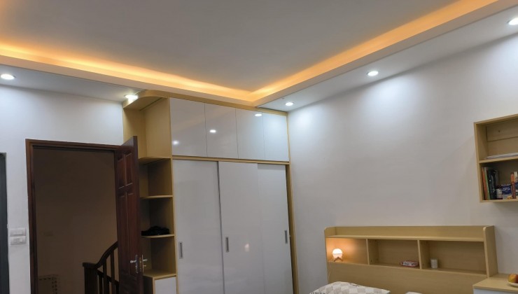 Bán nhà Thanh Xuân, HN, 42m x 6 tầng full nội thất- 6.9 tỷ có thương lượng